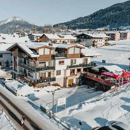 Апарт-готель By Hofer - Ski-in Ski-out