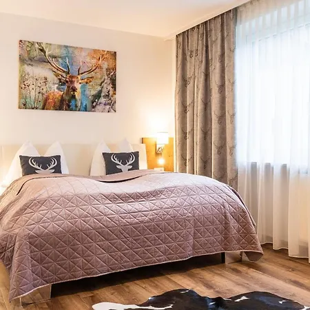 Апарт-готель By Hofer - Ski-in Ski-out Капрун