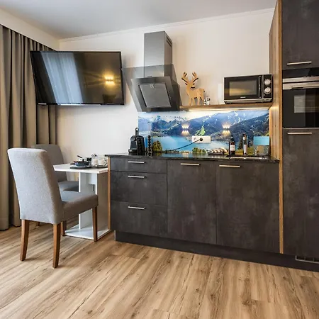 By Hofer - Ski-in Ski-out Aparthotel