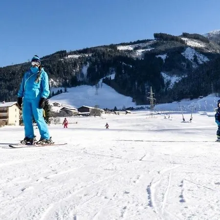 By Hofer - Ski-in Ski-out Капрун